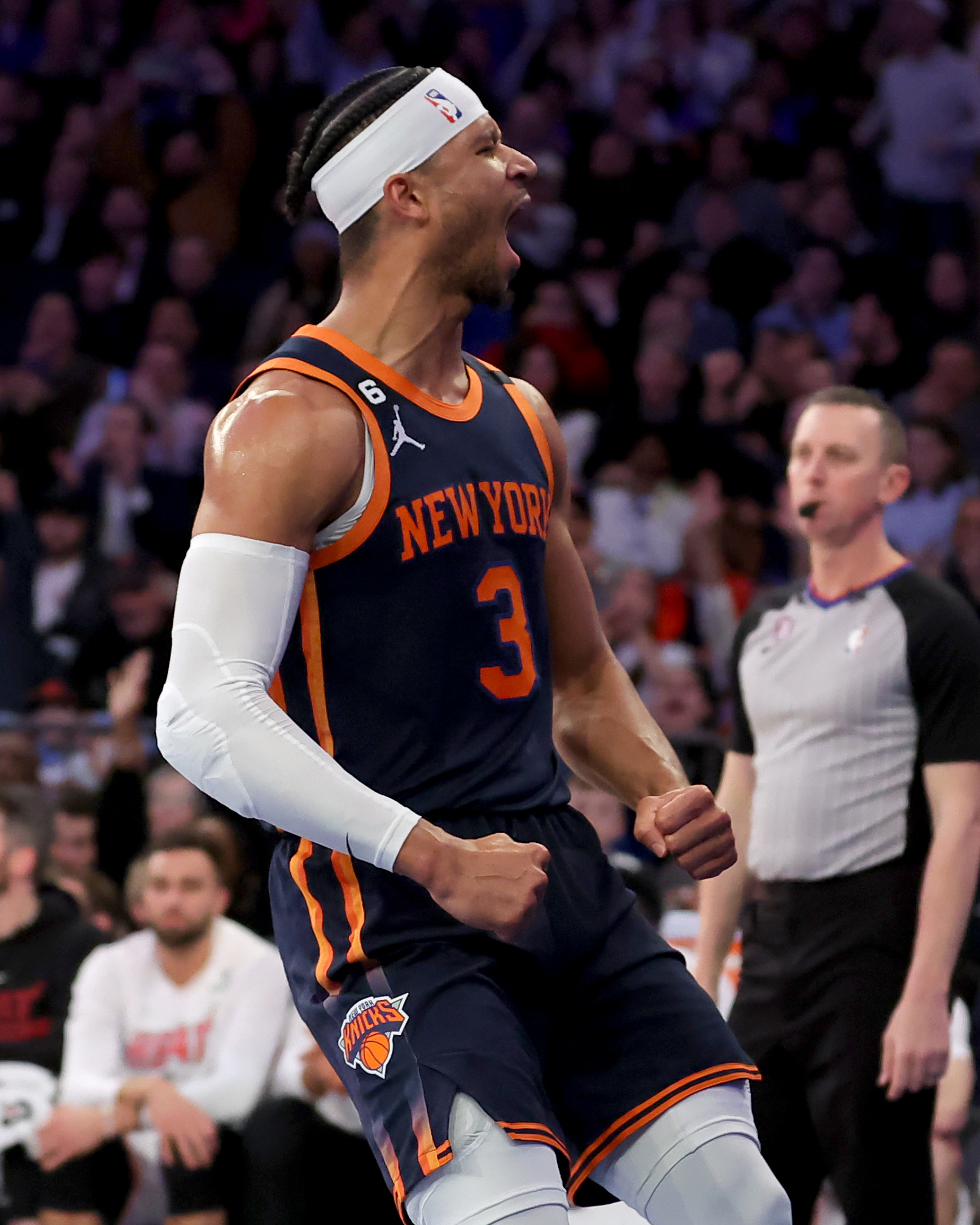 新疆队横扫尼克斯，周琦高光表现