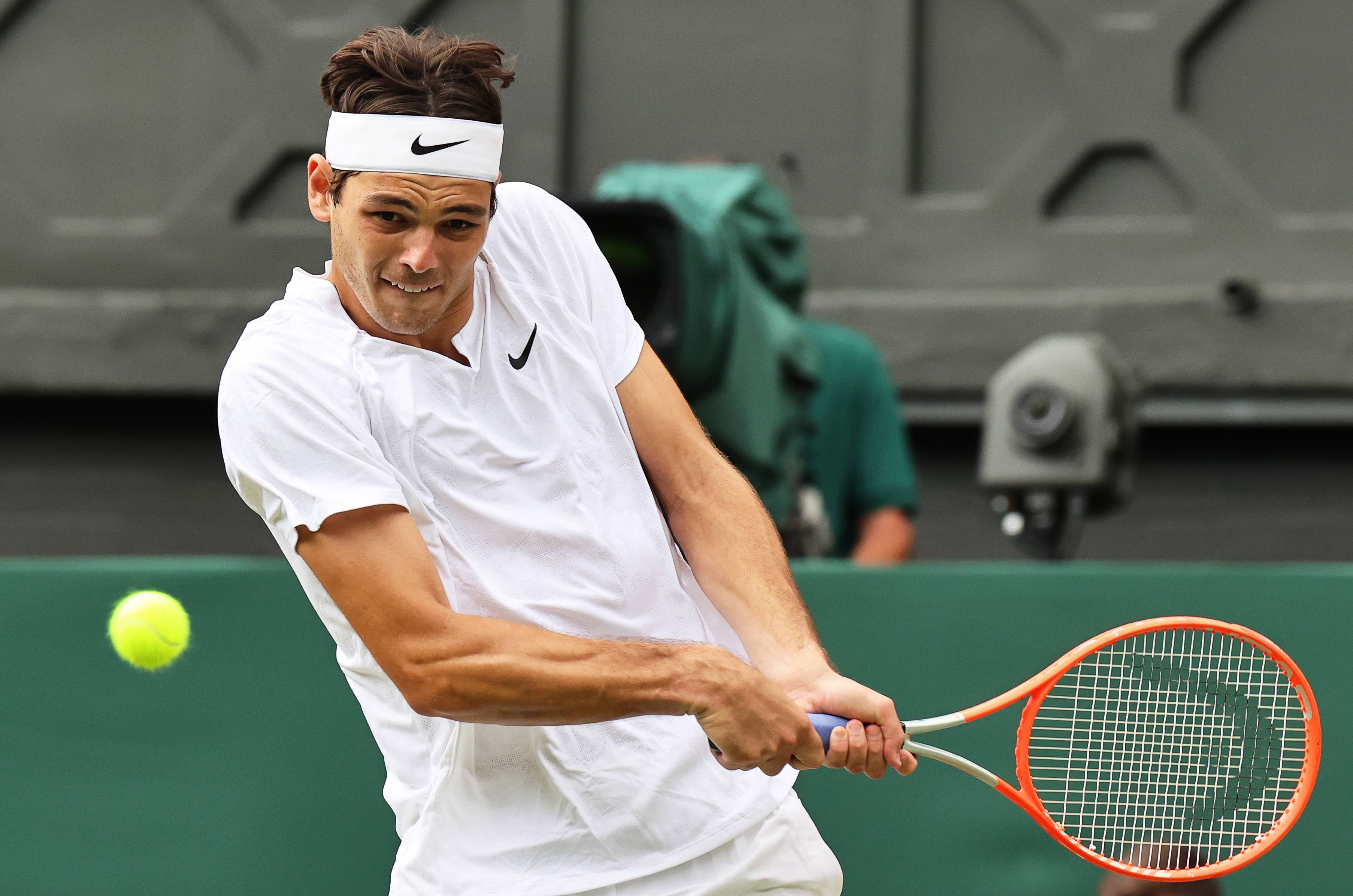 温网险胜年终总决赛,纳达尔扛起全队 温网险胜年终总决赛,纳达尔扛起全队