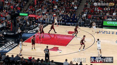 凯尔特人鏖战公牛，易建联点燃赛场