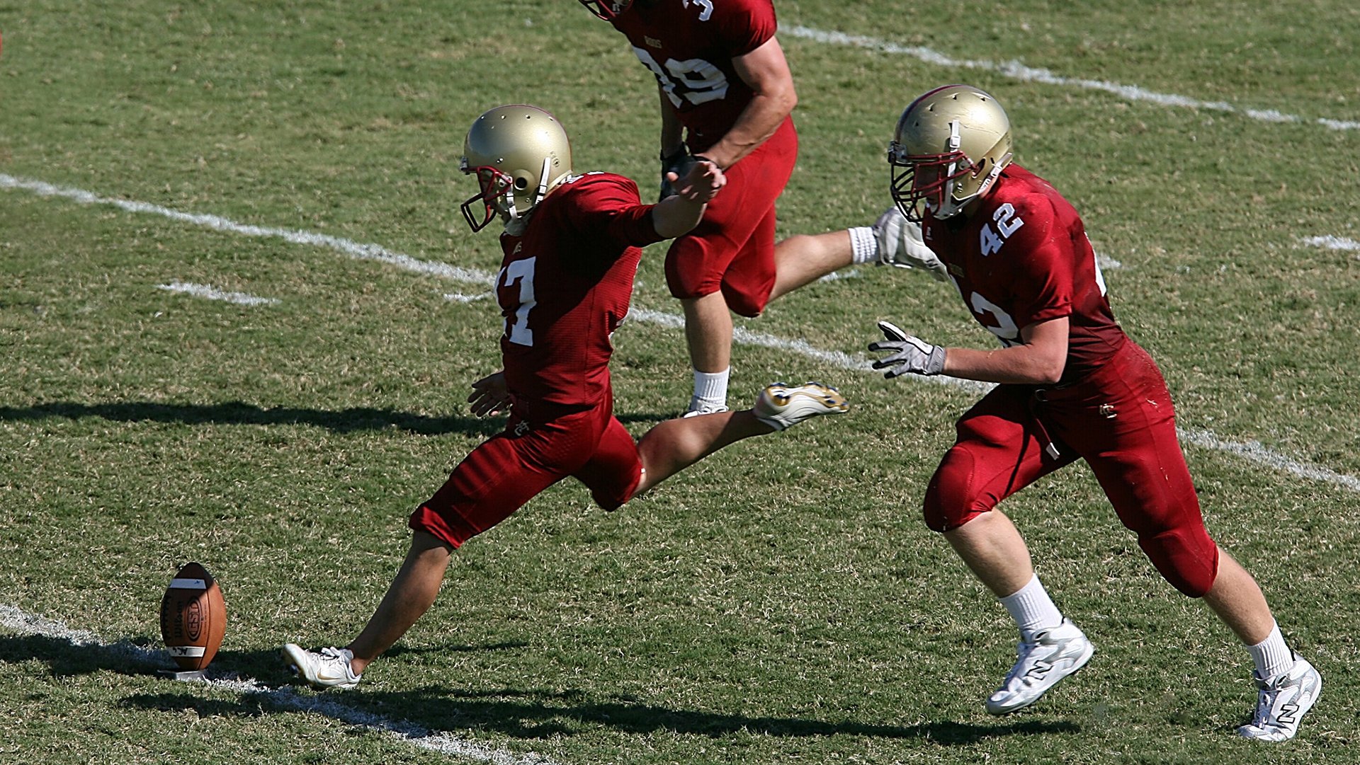 德甲争冠战焦点战背后,从澳大利亚碾压皇马看足球的多元叙事
