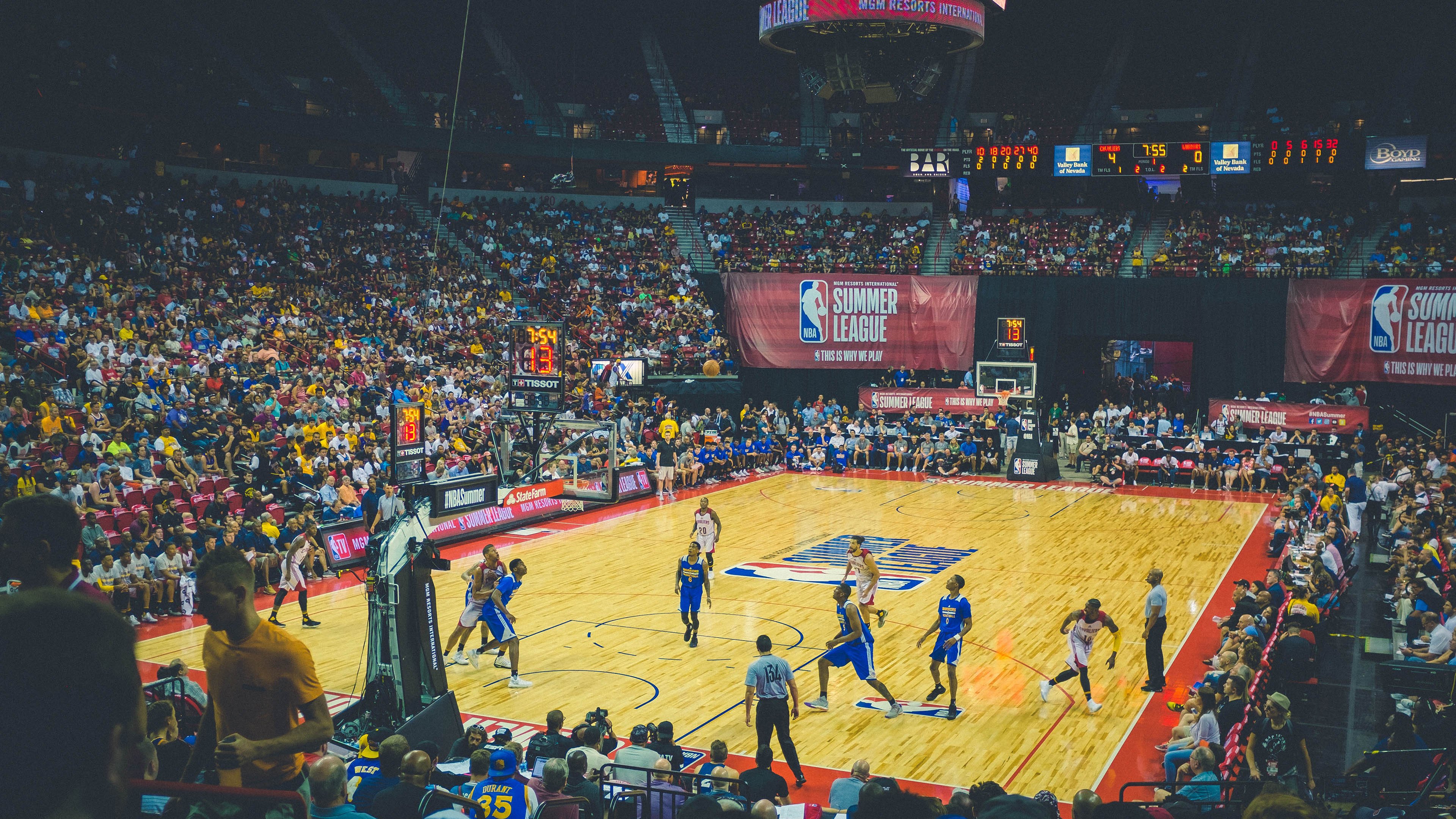 意甲焦点战之夜，戈贝尔刷新纪录，篮球与足球的跨界共鸣