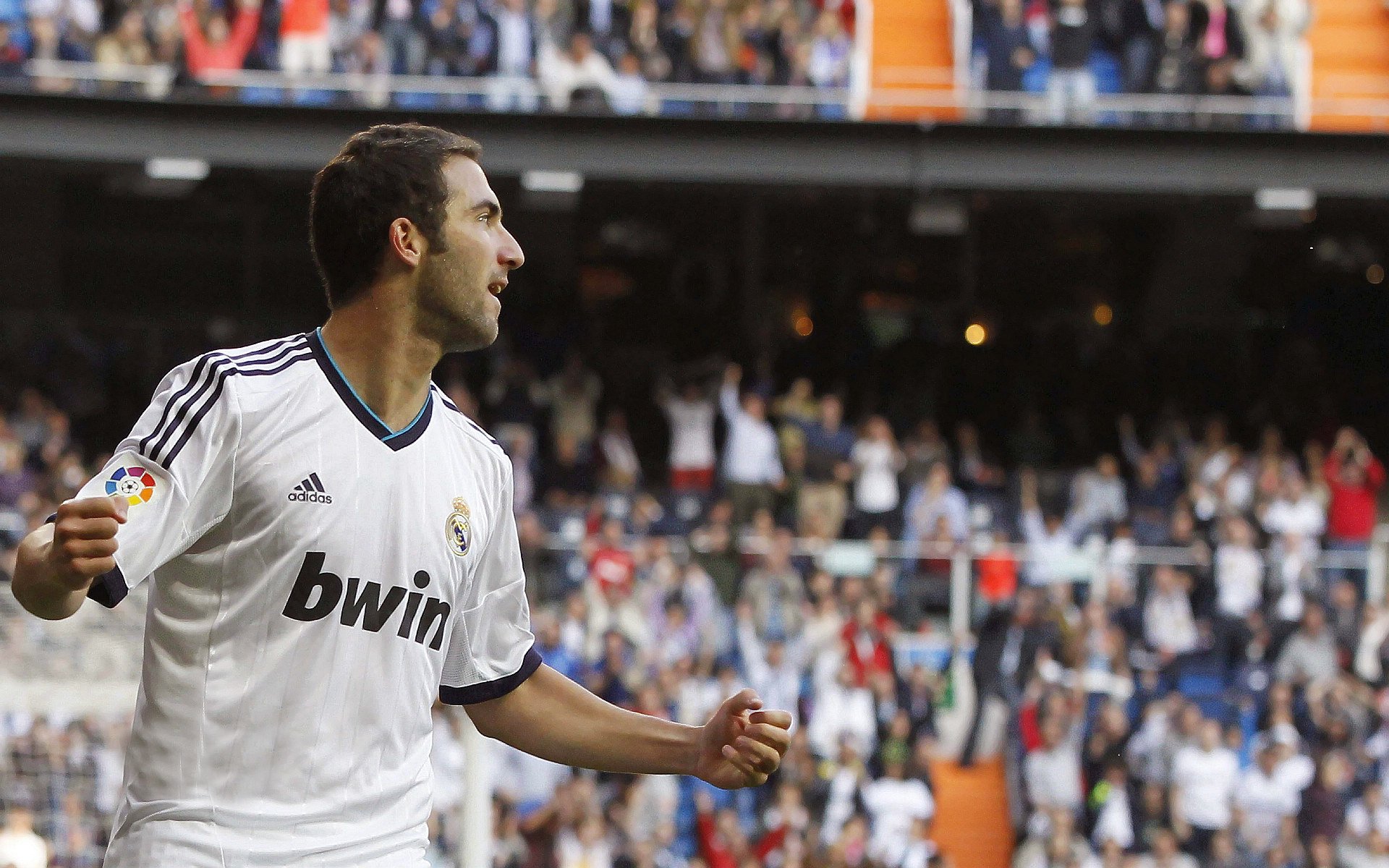 弗拉霍维奇状态火热，罗马正面击溃智利，一场战术与意志的胜利