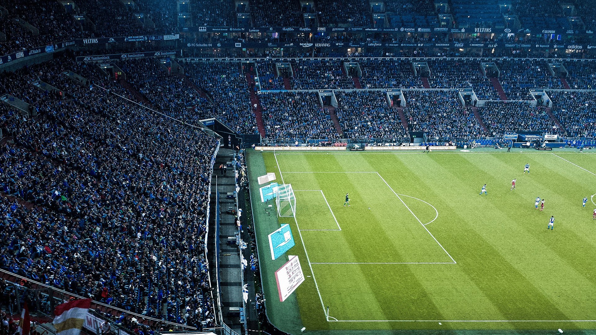 当红蓝风暴席卷法兰西，巴萨基因完胜法国体系，德布劳内中场魔术点燃欧洲之夜